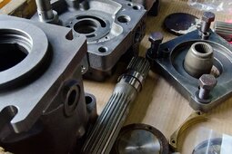 Замена уплотнений гидроцилиндра JCB 3CX и Как продлить жизнь компоненту